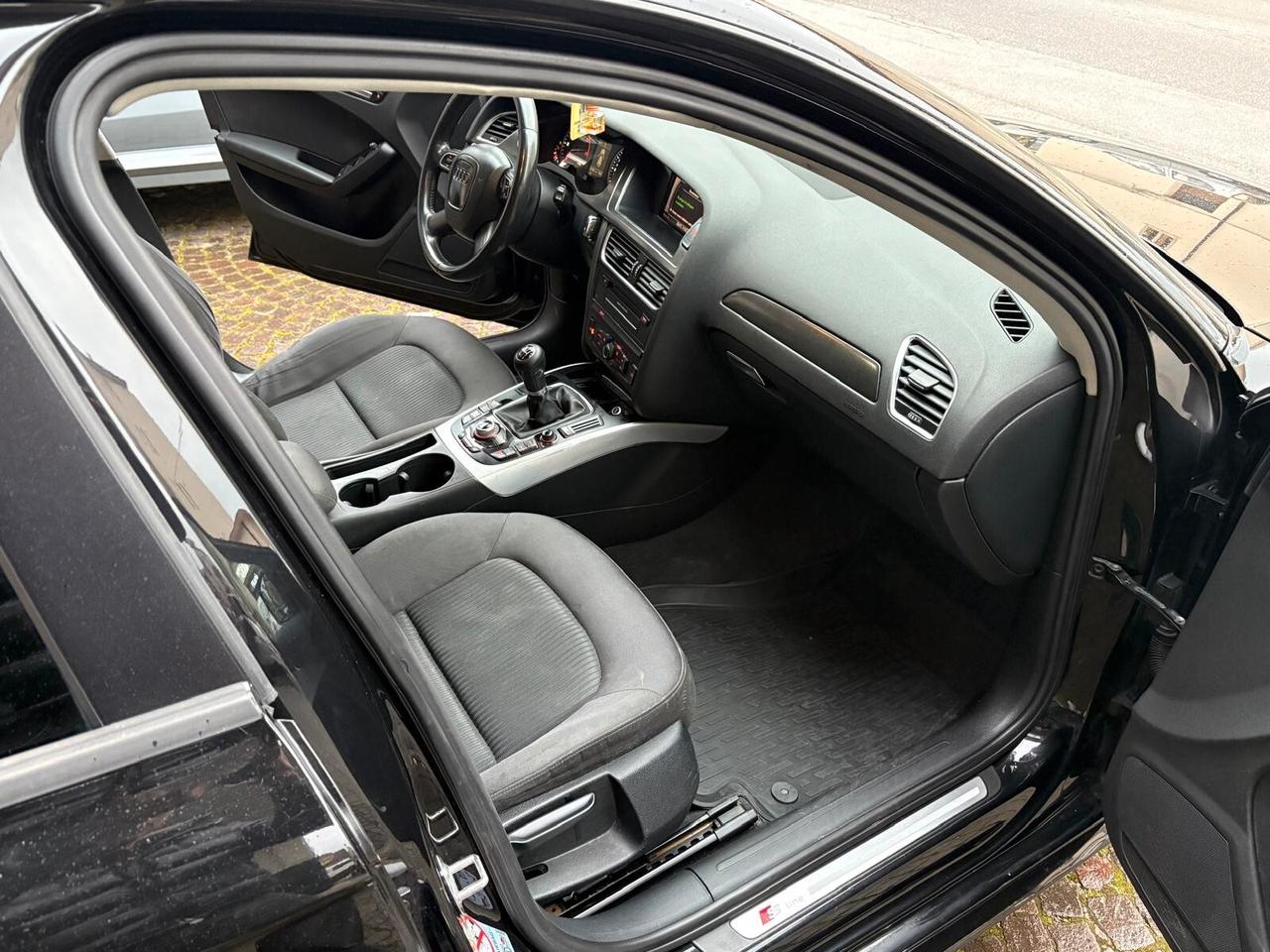 Audi A4 2.0 TDI S-LINE