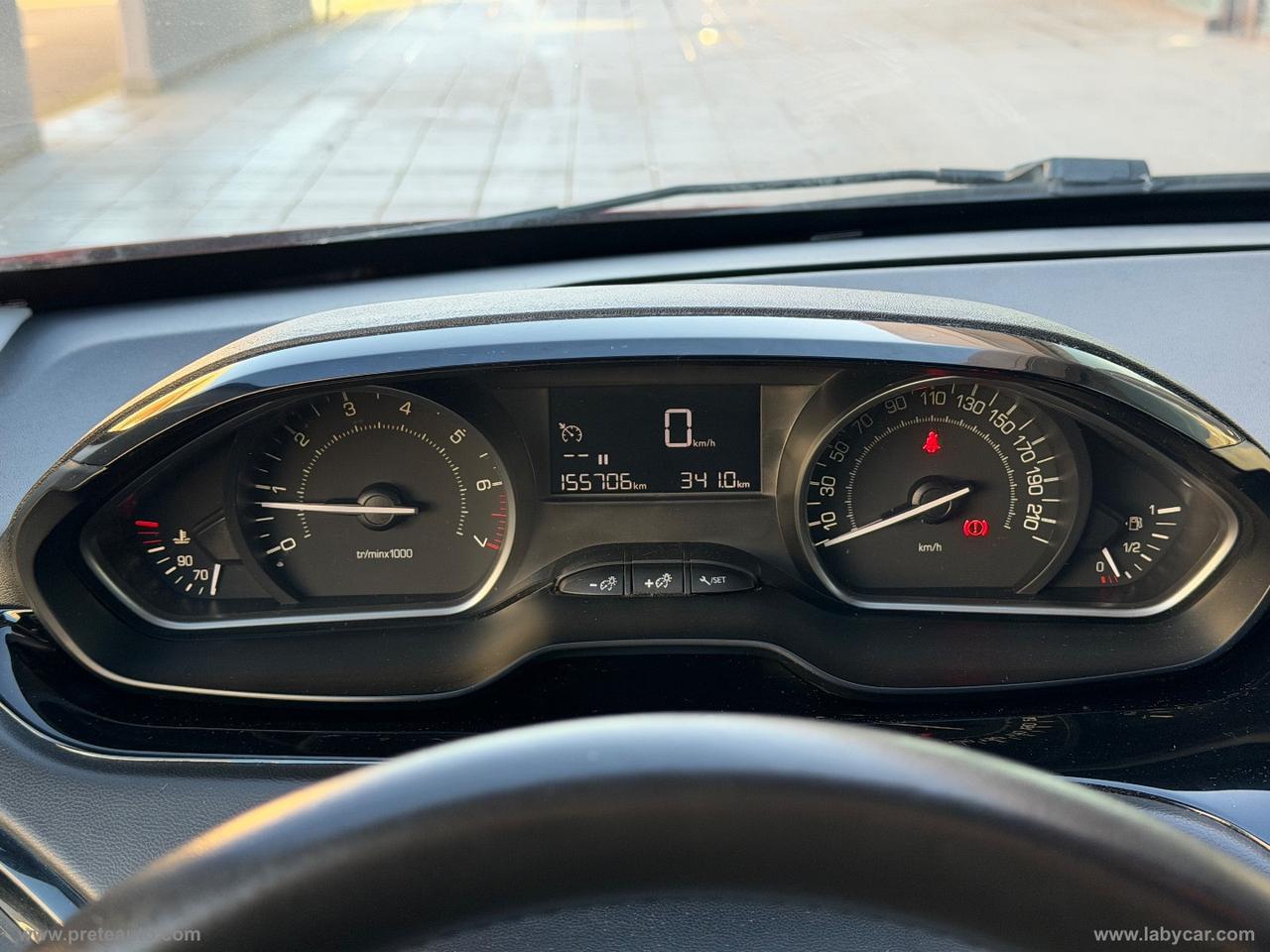 PEUGEOT 208 PureTech 82 5p. Allure