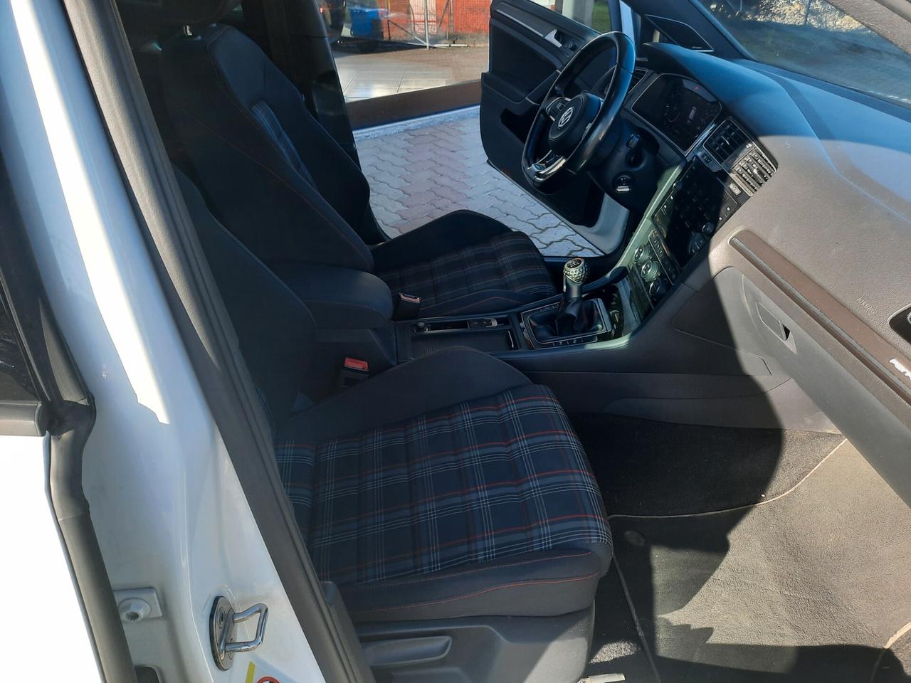 Volkswagen Golf GTI PERFORMANCE 18" FULL LED SENS PARK TASTO MODE VETRI SCURI FRENI POTENZIATI FORATI CONTO VENDITA