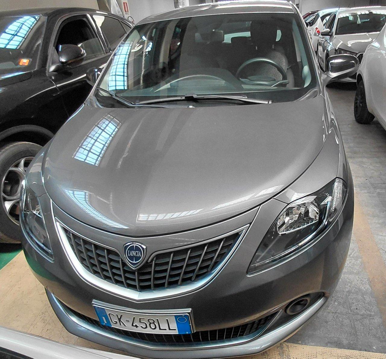 Lancia Ypsilon 1.0 70cv Firefly Hybrid S&S Silver