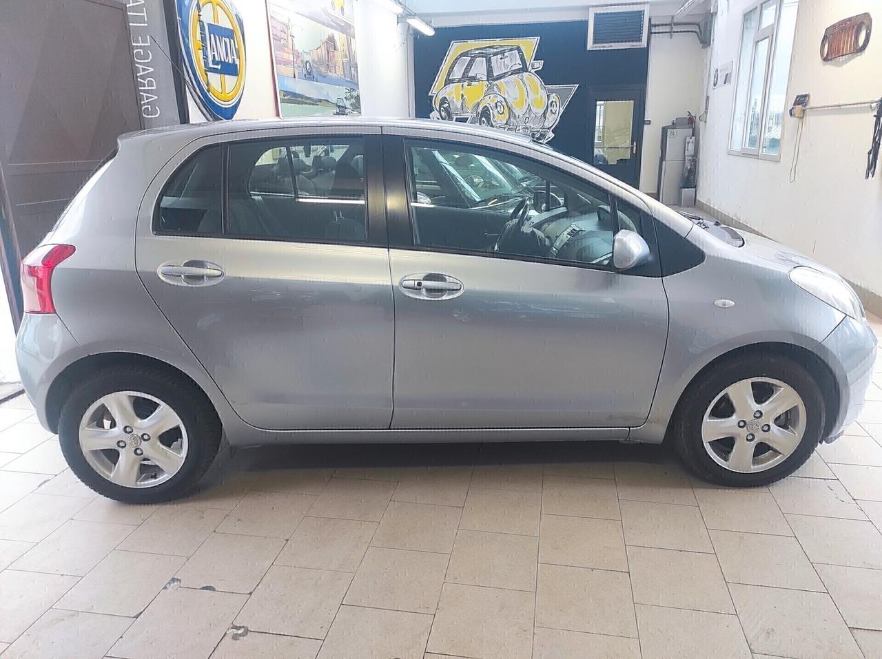 Toyota Yaris 1.0 5 porte Sol