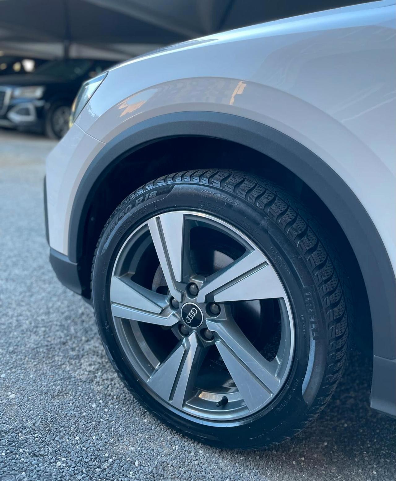 Audi Q2 30 TDI Identity Black 116Cv