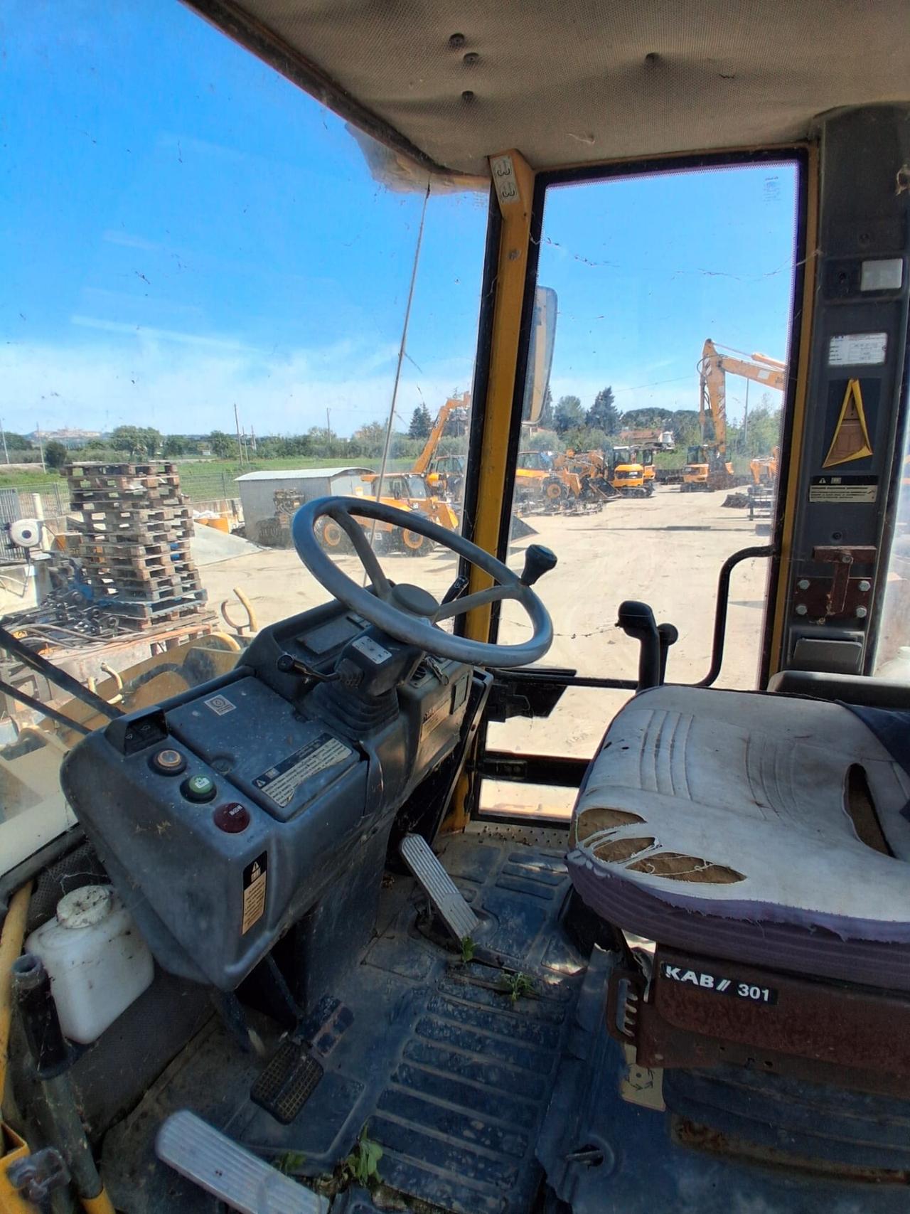 Komatsu WB98A