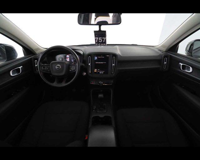 VOLVO XC40 T2 Momentum Core