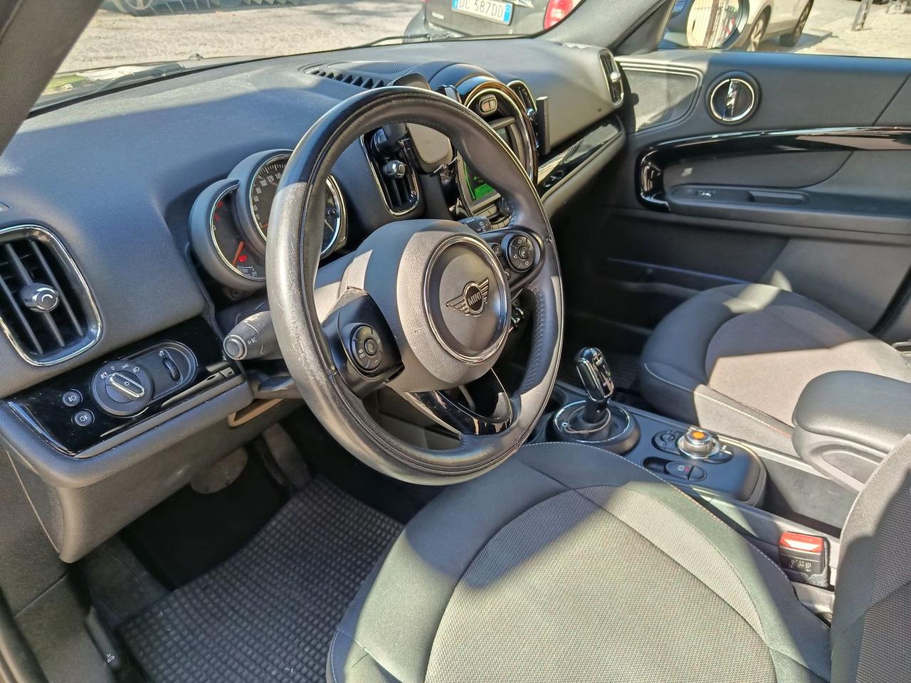 Mini Cooper Countryman Baker Street Edition #9408