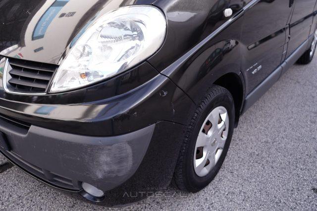 RENAULT Trafic T27 2.5 dCi 150cv PC-TN Passenger