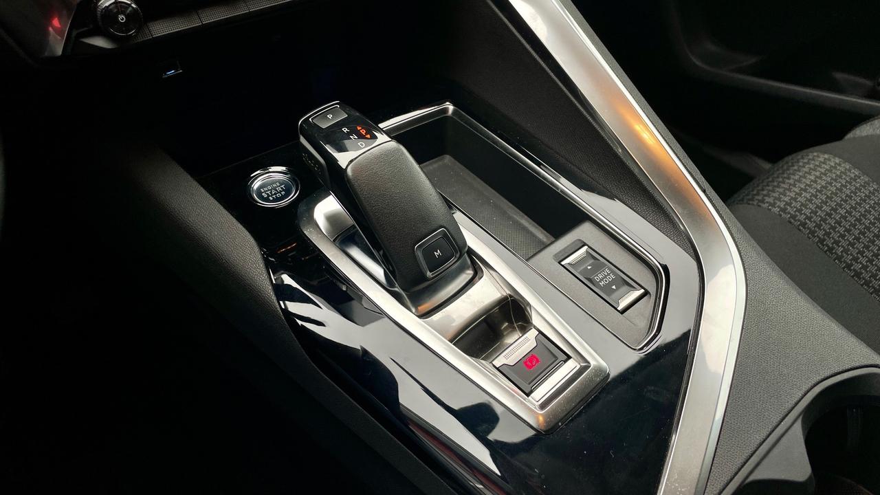 Peugeot 3008 BLUEHDI ACTIVE 131CV - FULL LED, VIRTUAL COCKPIT, NEOPATENTATI