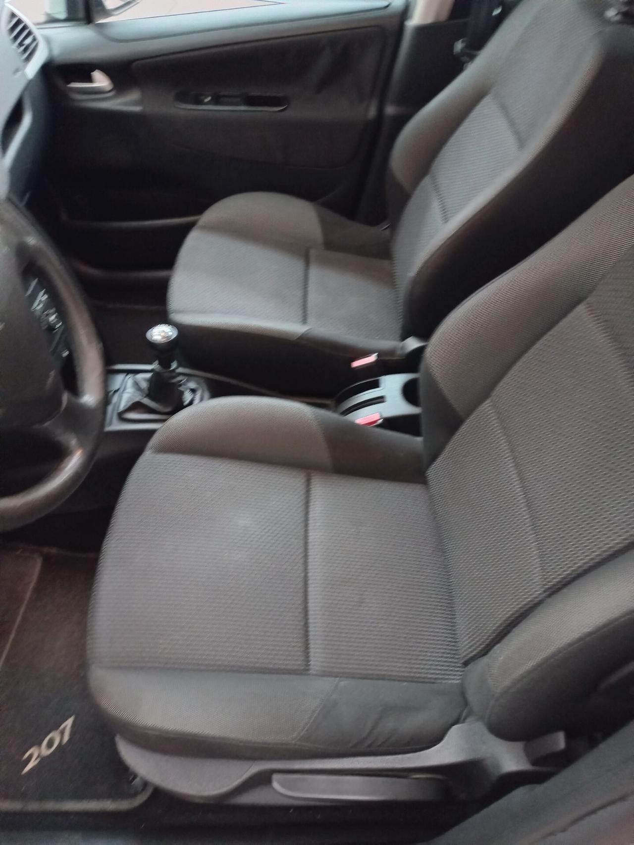 Peugeot 207 1.4 HDi 70CV 5p. Access