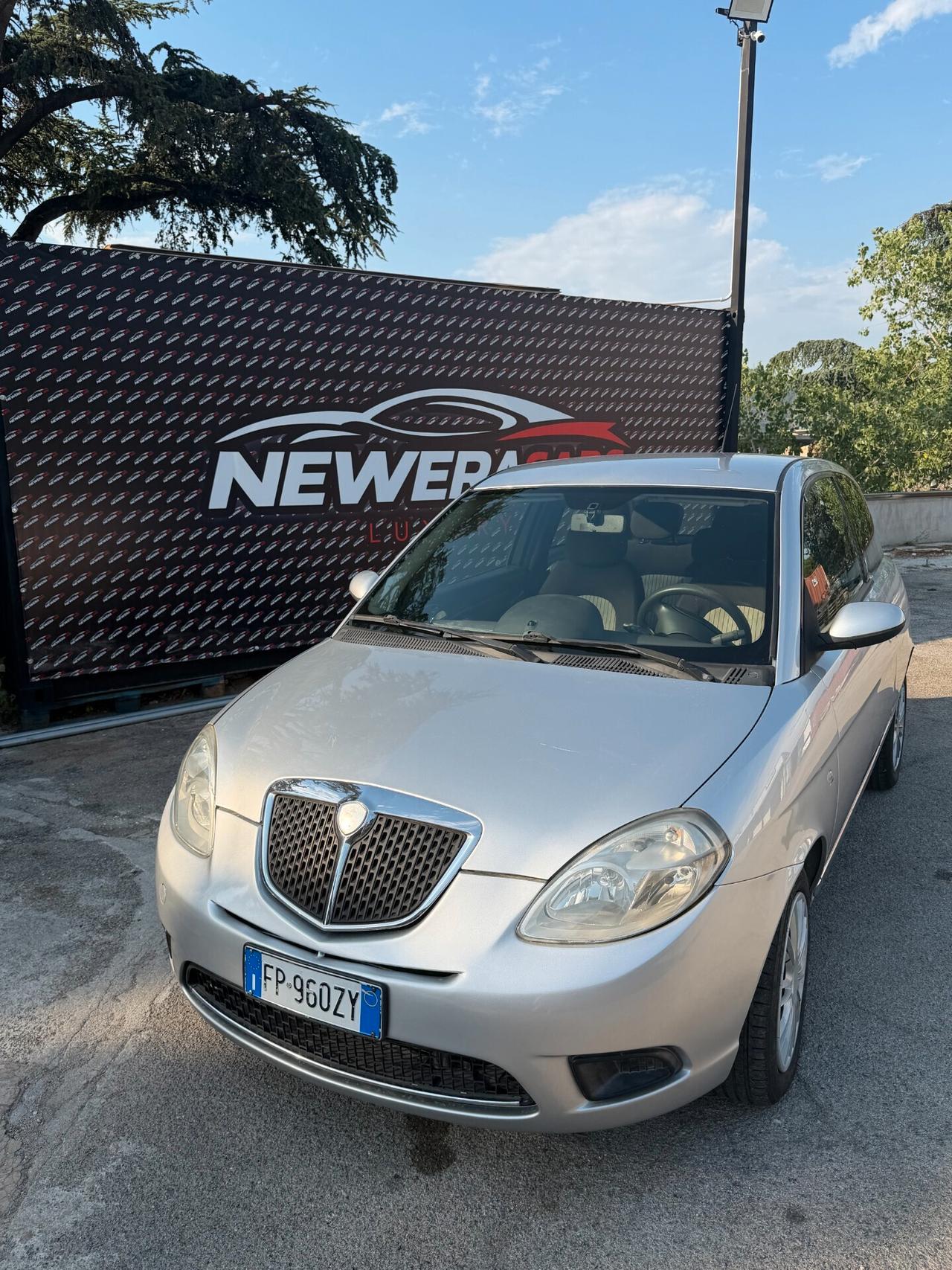 Lancia Ypsilon 1.3 MJT 75 CV Argento