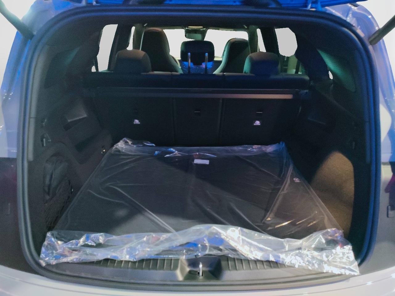 Mercedes-Benz GLB 250+ con tecnologia EQ