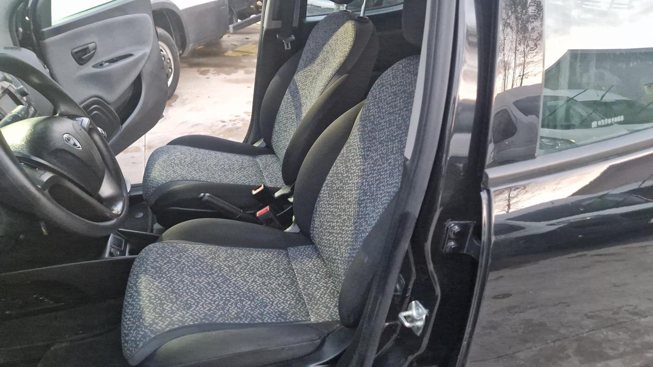 Lancia Ypsilon 1.0 FireFly 5 porte S&S Hybrid Ecochic Silver