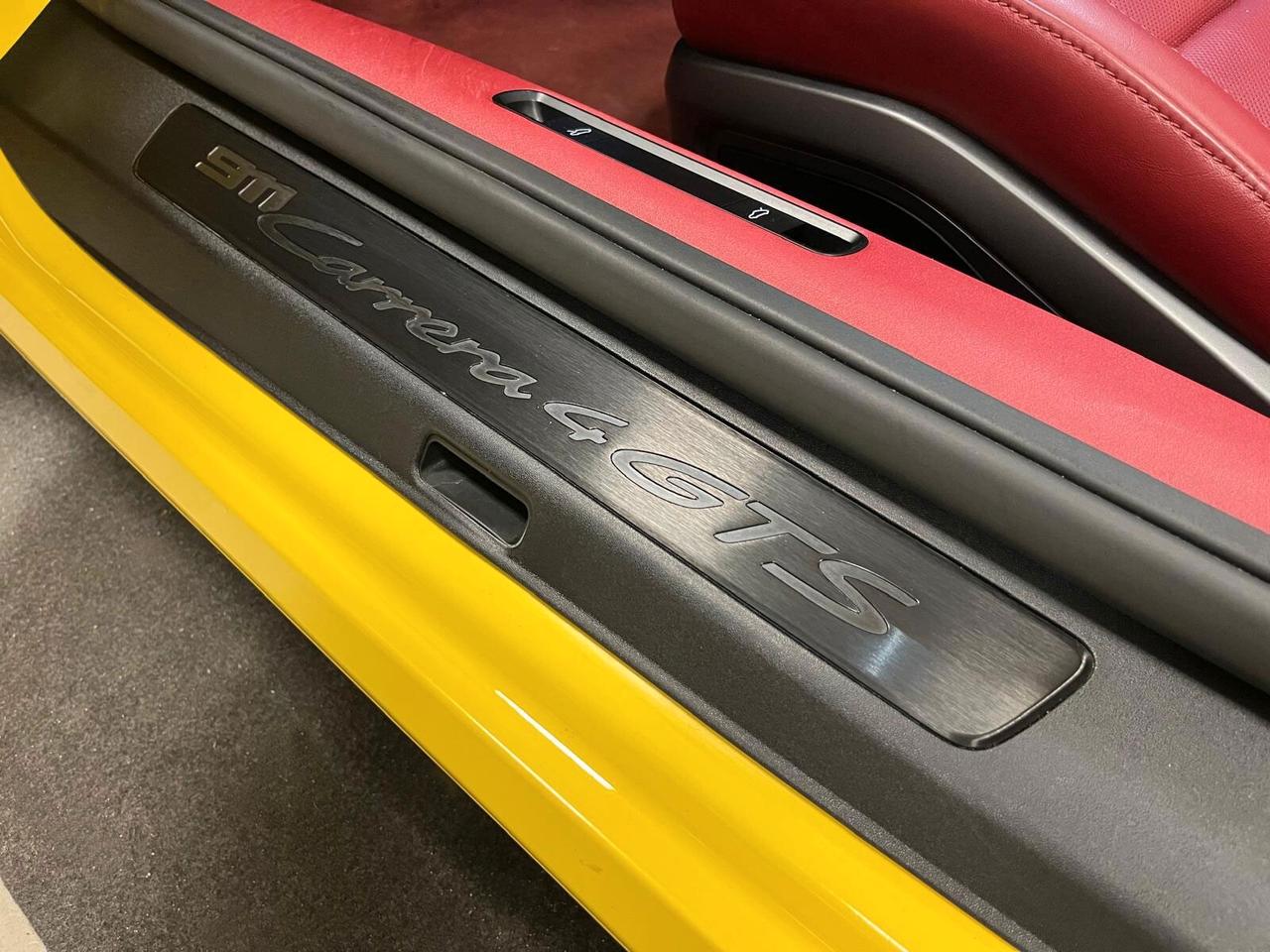 Porsche 911 Carrera 4 GTS Cabriolet