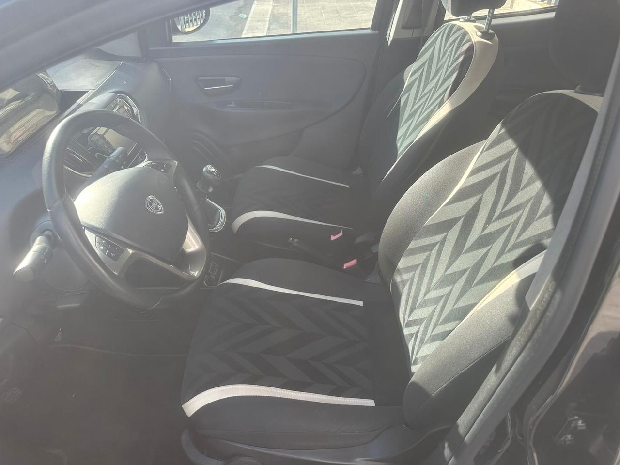 Lancia Ypsilon 1.2 69 CV 5 porte Gold