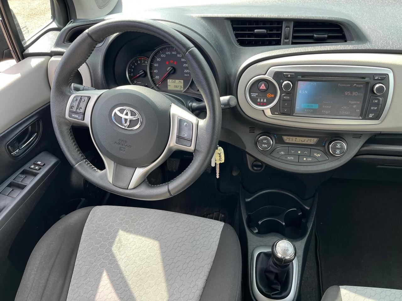 Toyota yaris 5P-1.0 benz-98000km-Full-2012