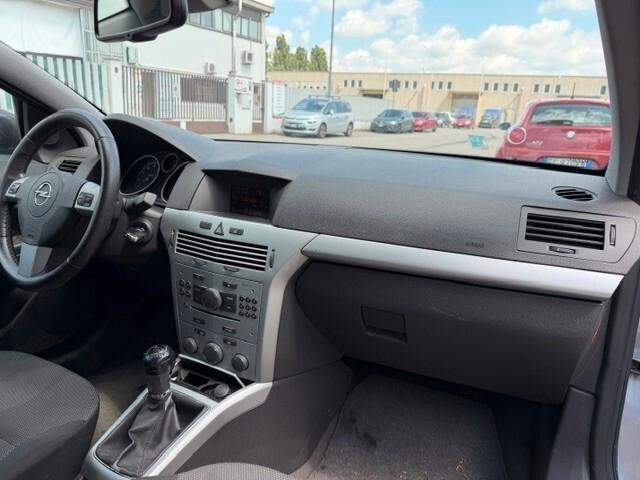 Opel Astra 1.4i 16V cat 3 porte adatta a neopatentati
