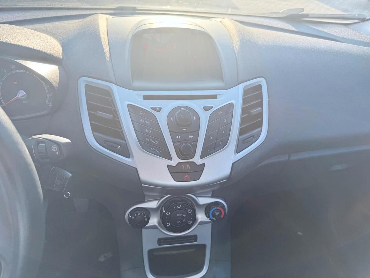 Ford Fiesta 1.2 BENZINA 2012 NEOP.