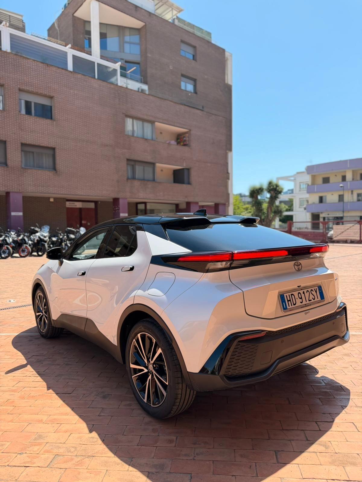 Toyota C-HR 1.8 HV Lounge 145 KW 197 CV TETTO PANORAMICO FULL OPTIONAL