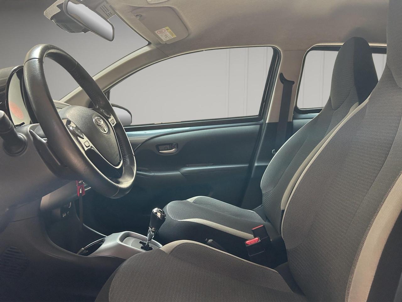 Toyota Aygo 5p 1.0 x-play m-mt 72cv