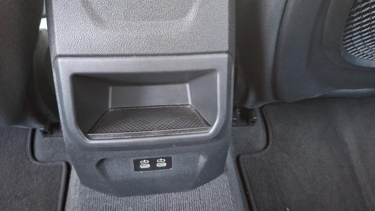 Bmw 118 150cv 5p. Business Advantage