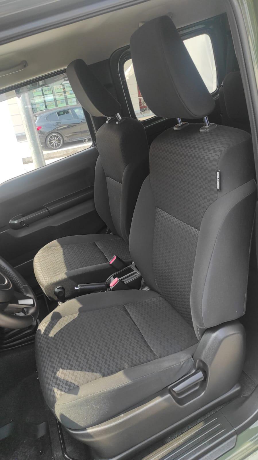 Suzuki Jimny 4 posti