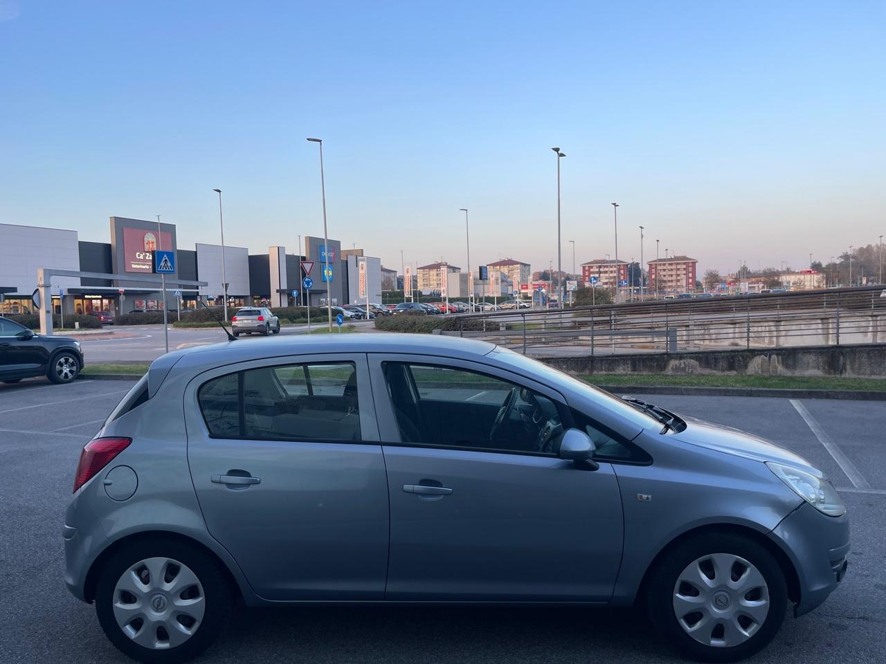 Opel Corsa 1.2 5 porte Cosmo