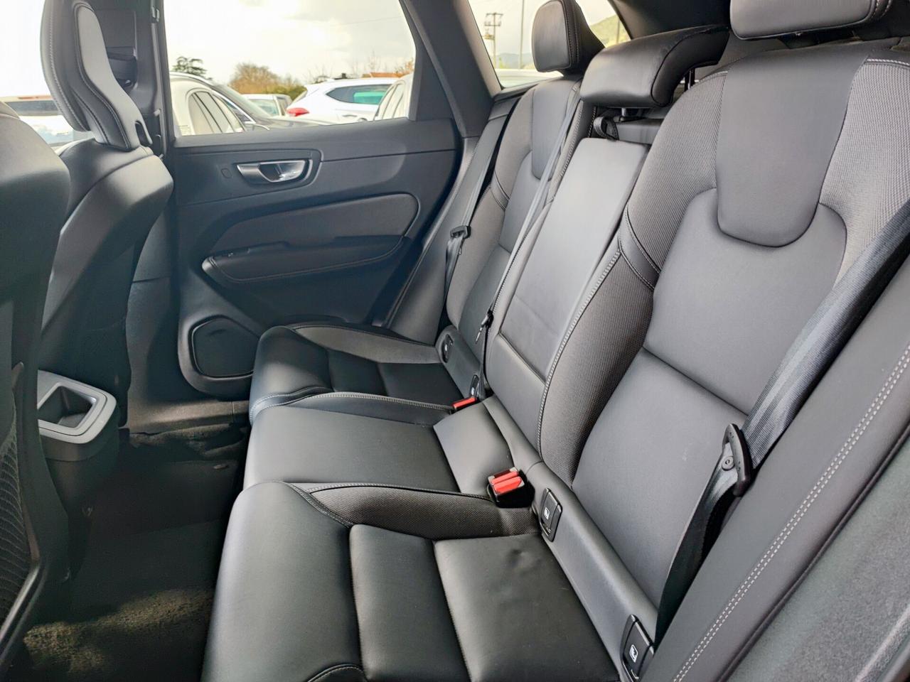 Volvo XC 60 XC60 B4 (d) AWD automatico Ultimate Dark