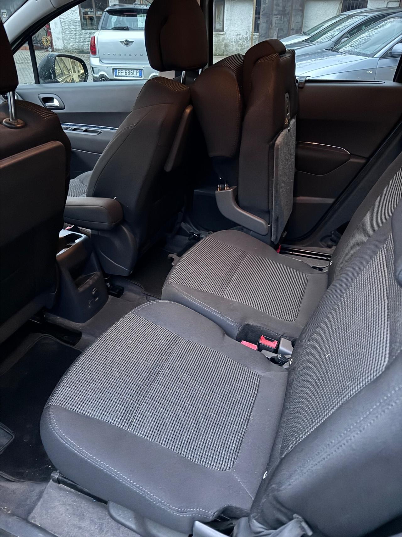 Peugeot 5008 1.6 HDi 112CV Business