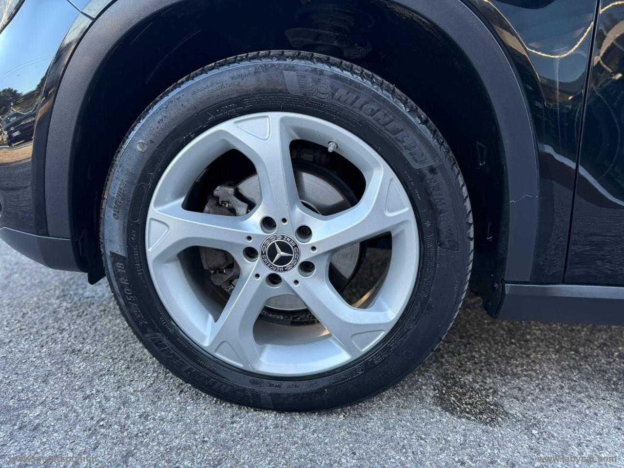 MERCEDES-BENZ GLA 200 d Automatic Premium