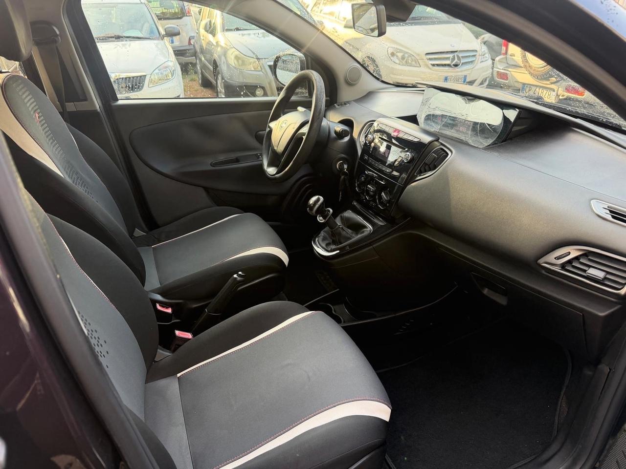 Lancia Ypsilon 0.9 TwinAir 85 CV 5 porte Metano Ecochic Elefantino