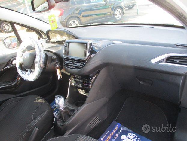 Peugeot 208 5P 1.6 75CV E6 ALLURE LED/CAR PLAY KM