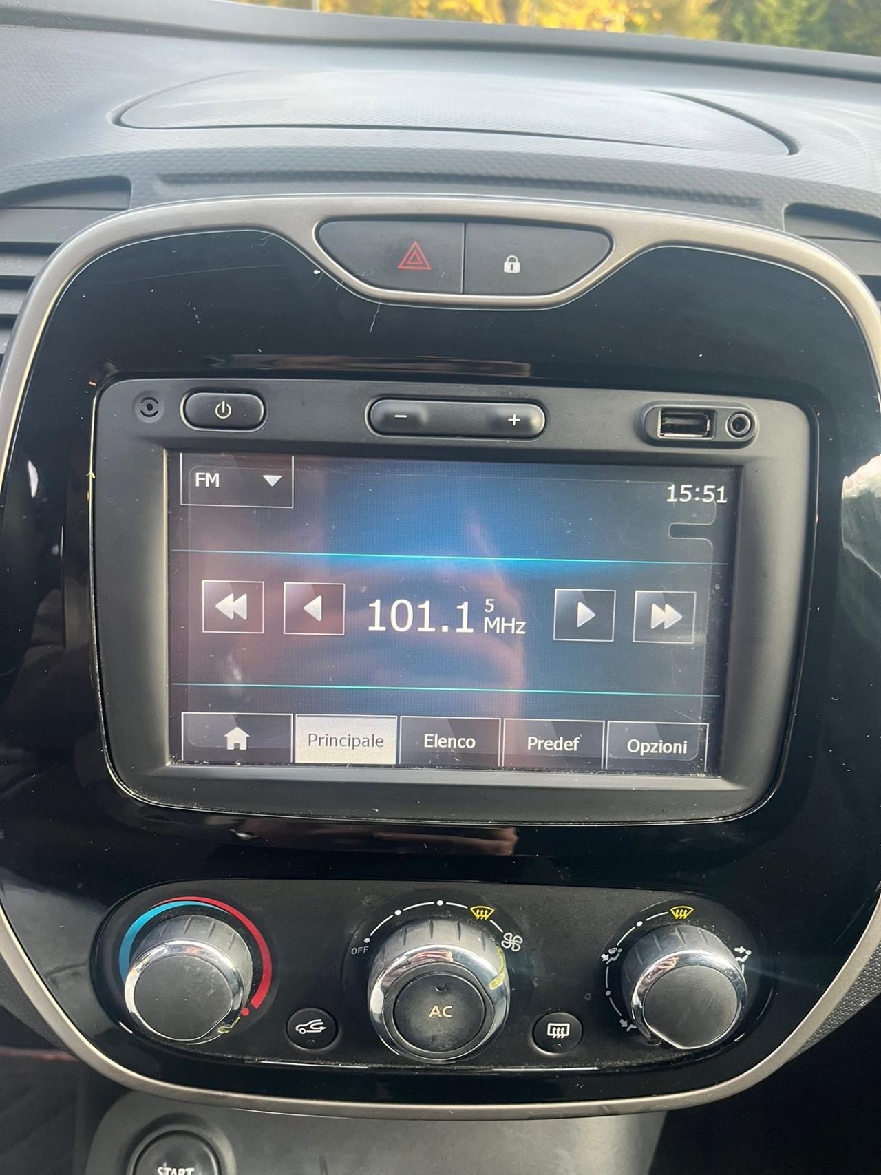 Renault Captur 0.9 Benzina - Neopatentati