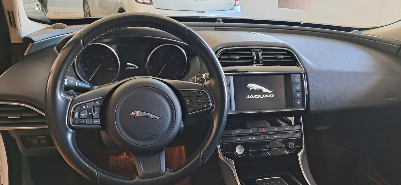Jaguar XE 2.0 D Turbo 180CV aut. Prestige