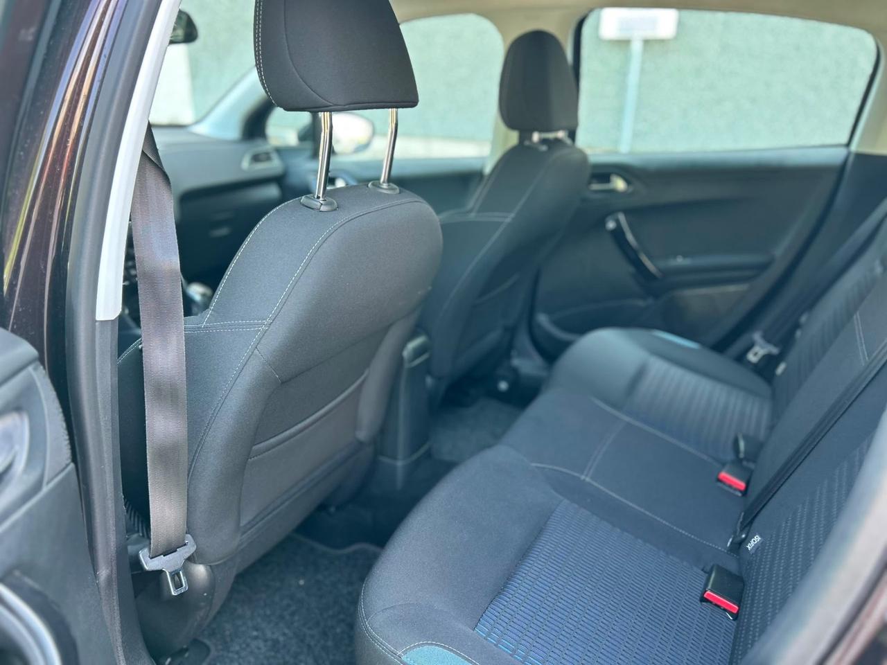 Peugeot 208 1.6 e-HDi 92 CV Allure 5p | Navi Retrocamera Clima Bi-Zona Cerchi 16”
