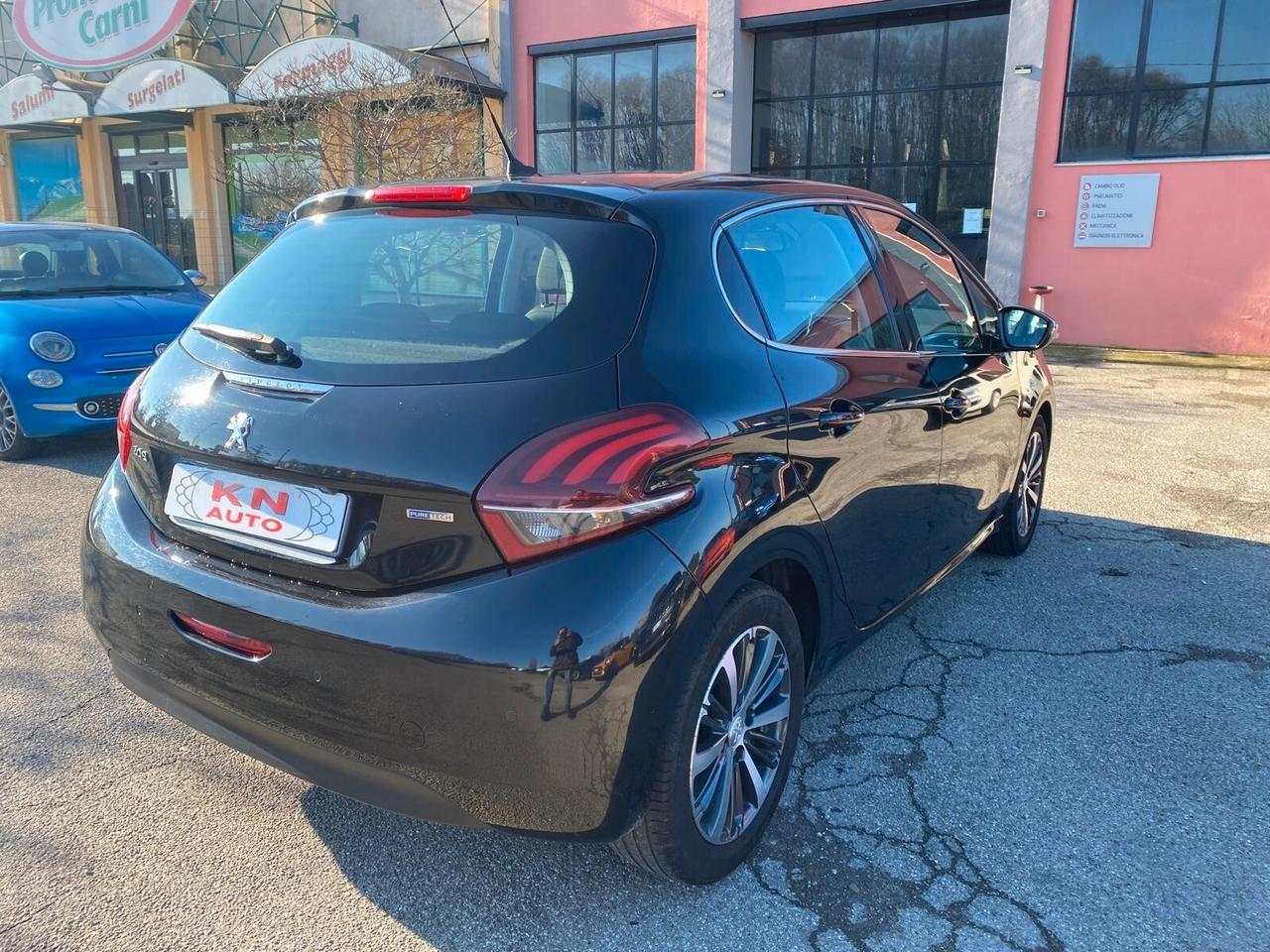 Peugeot 208 PureTech 82 5 porte Allure