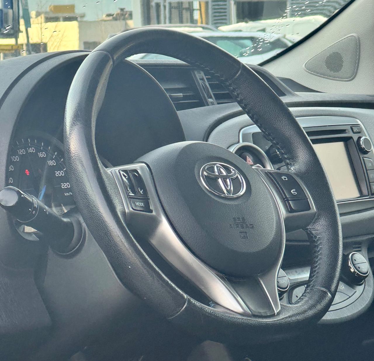 Toyota Yaris 1.5 Hybrid 5p Lounge Neopatentati