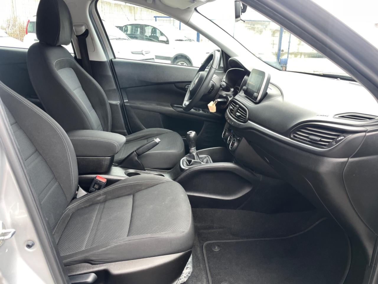 Fiat Tipo 1.3 Mjt 5P ALCANTARA-RADAR-NAVI