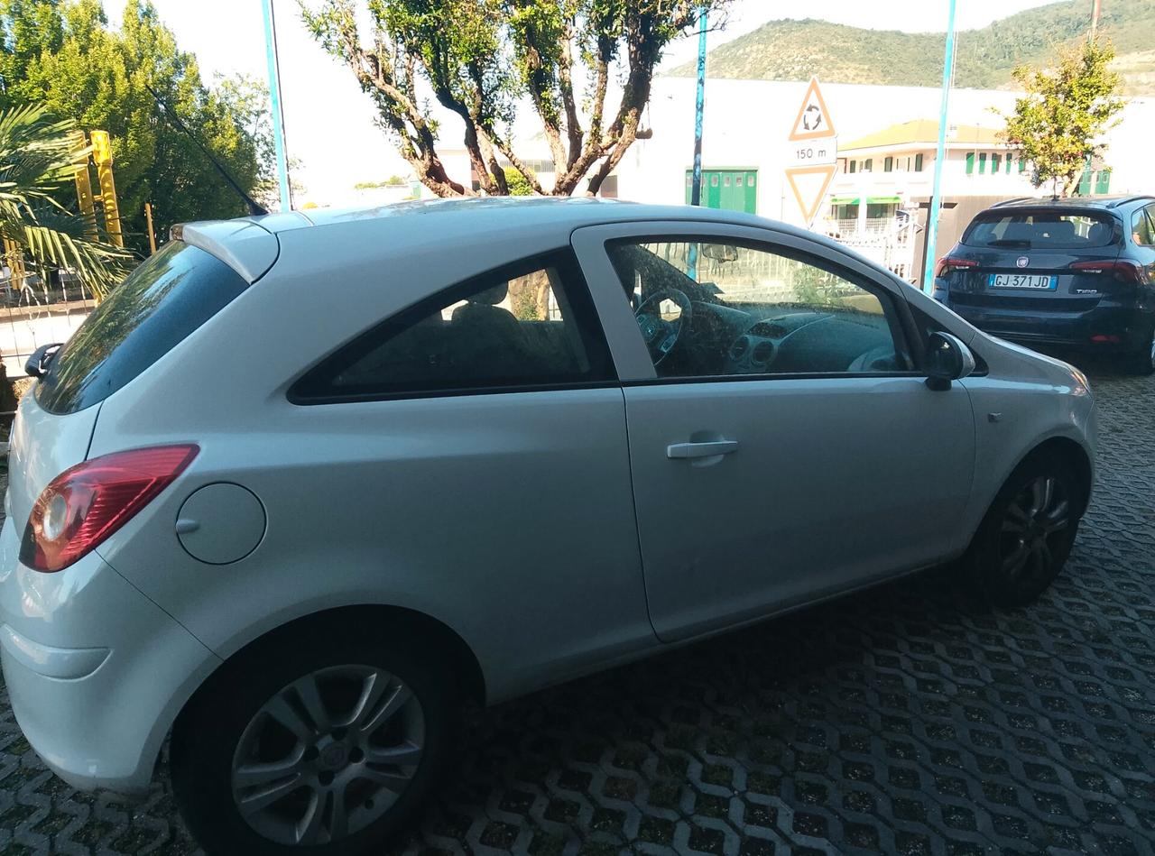 Opel Corsa 1.2 3 porte Club