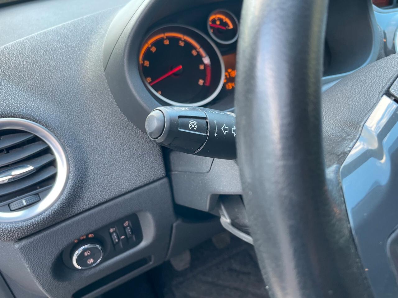 Opel Corsa 1.2 5 porte Cosmo