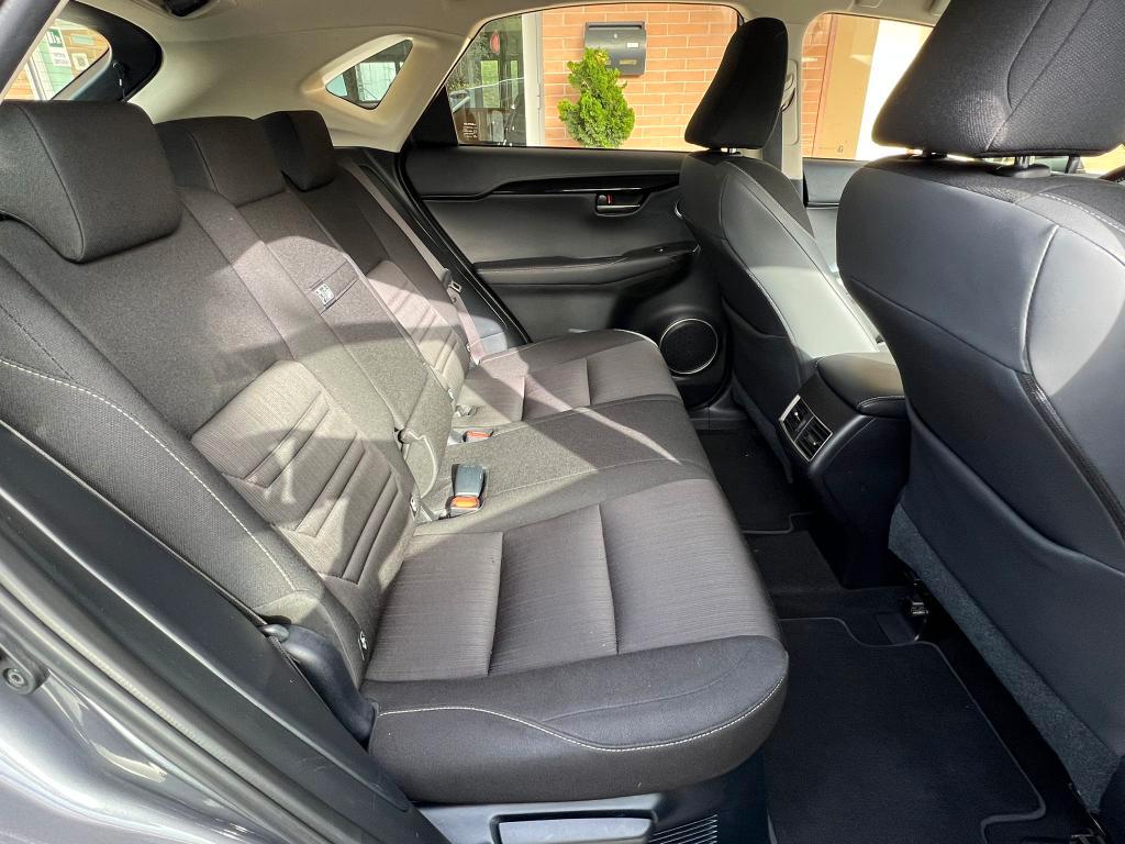 Lexus NX 300h 2.5 Business 4wd cvt