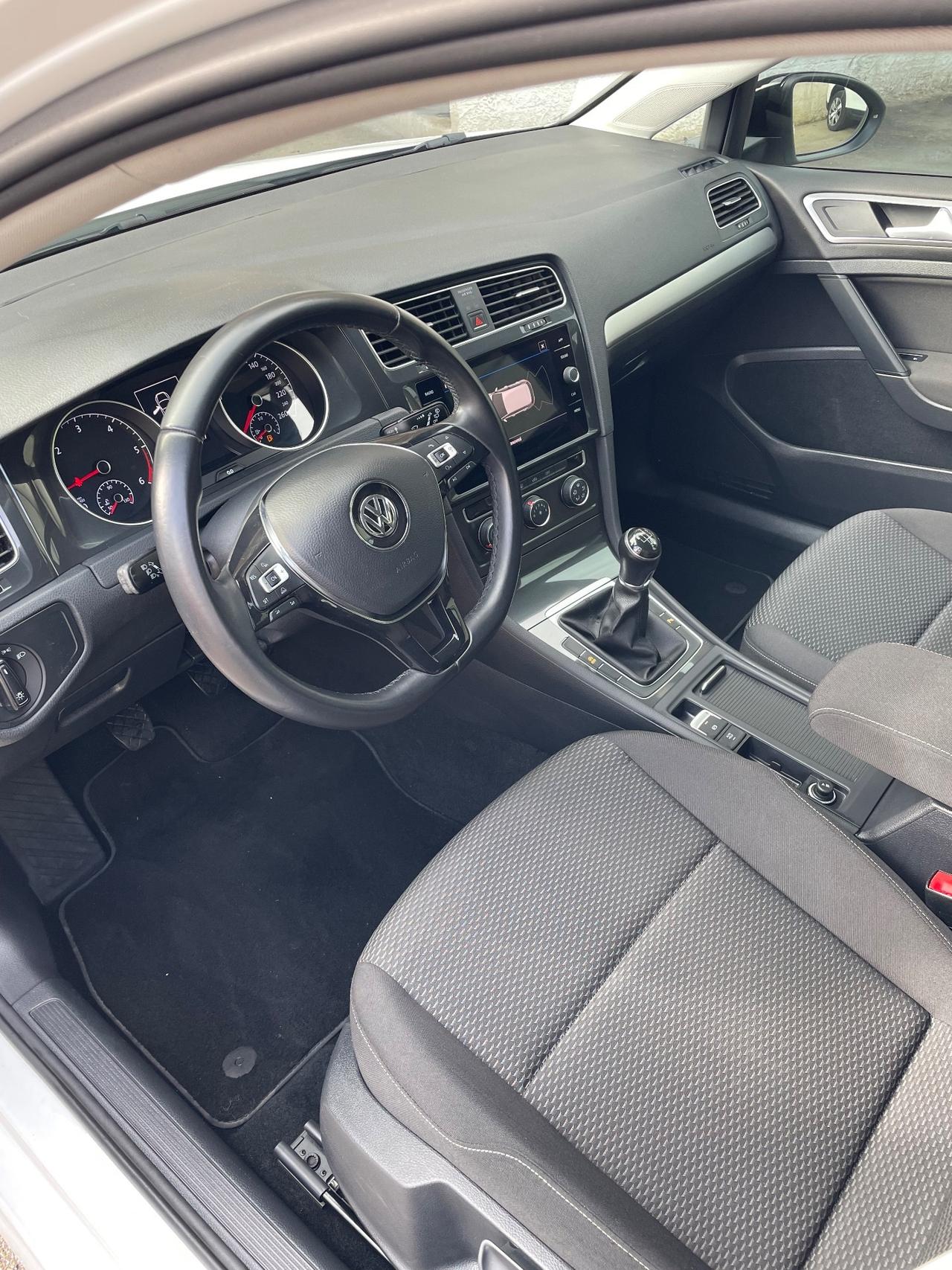 VOLKSWAGEN GOLF 7.5 1.6 TDI 90 CV SPORT DAL NORD ITALIA ADATTA PER NEOPATENTATI