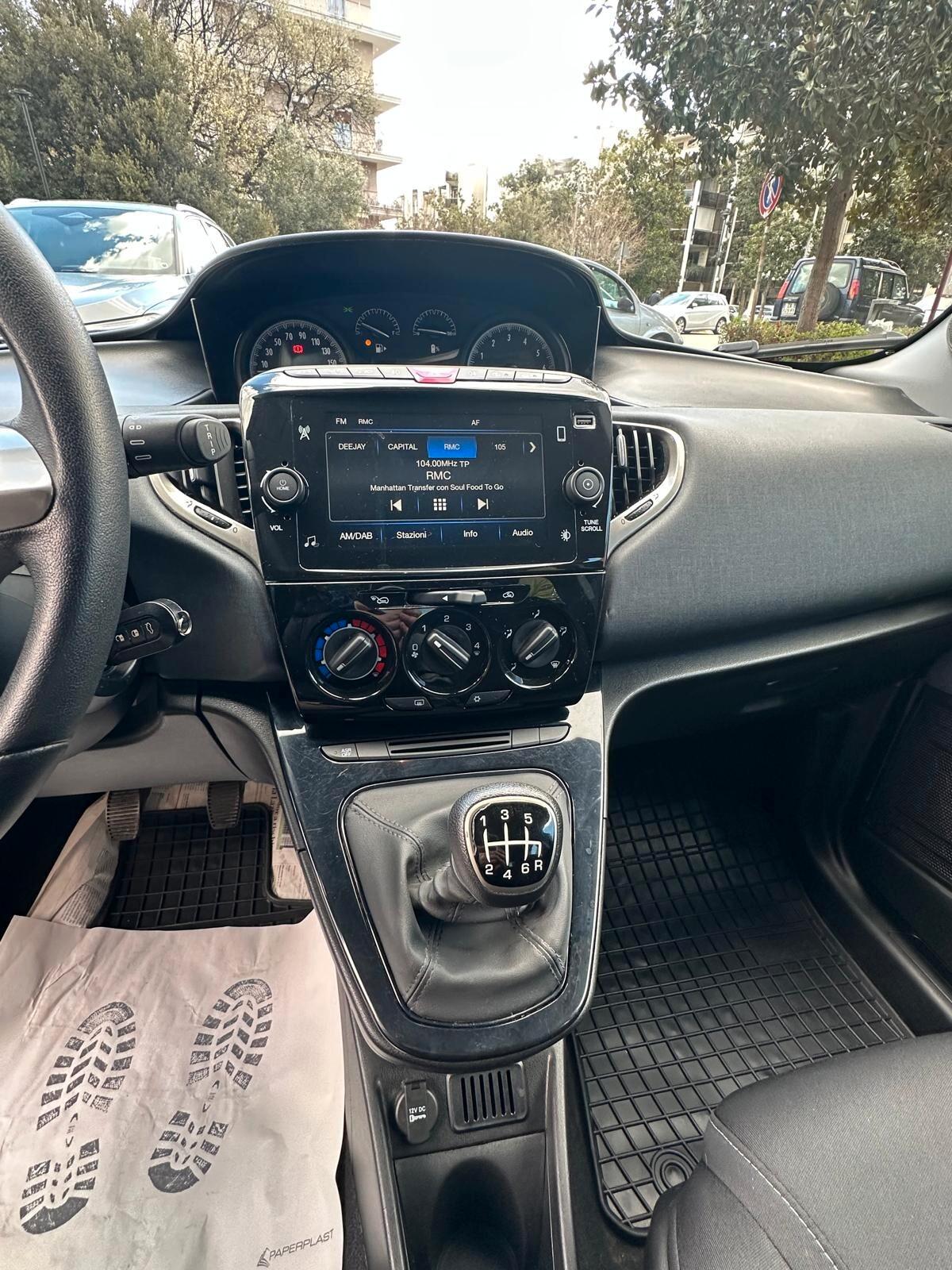 Lancia Ypsilon 1.0 FireFly 5 porte S&S Hybrid Gold