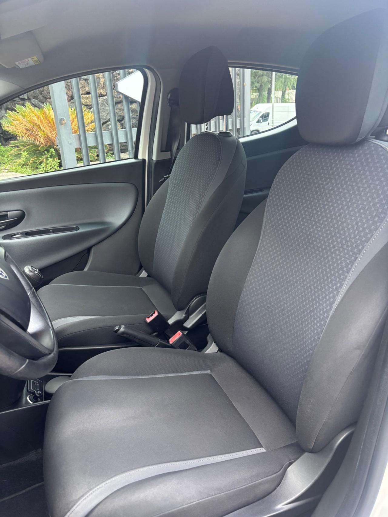 Lancia Ypsilon 1.3 MJT 16V 95 CV 5 porte S&S Silver