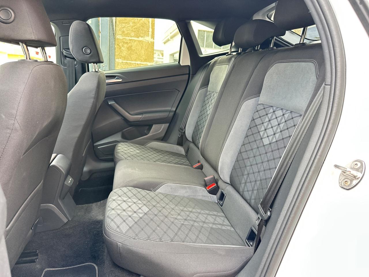 Volkswagen Taigo 1.0 TSI 110 CV R-Line- 10/2022 TETTO/LED