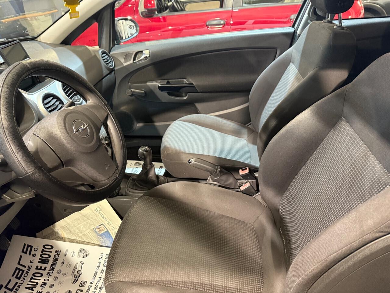 Opel Corsa 1.2 3 porte b-color