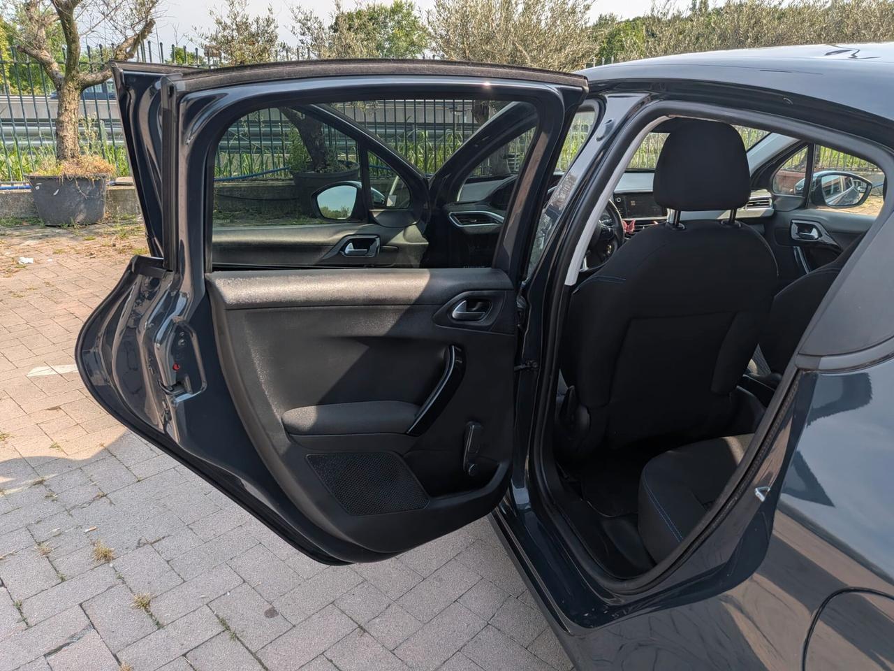Peugeot 208 PureTech Turbo 110 EAT6 S&S 5 porte Allure