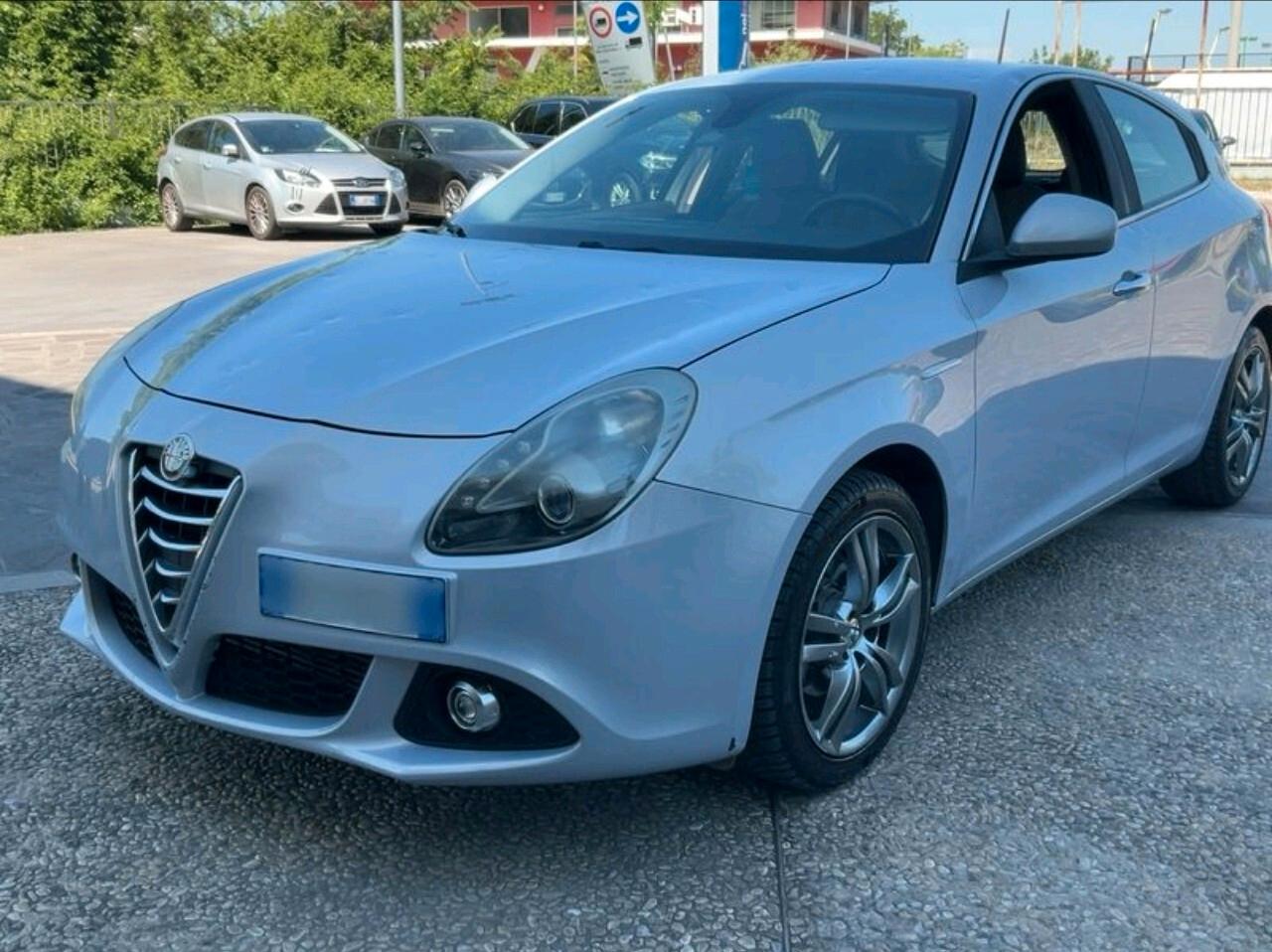 Alfa Romeo Giulietta 1.6 JTD105 cv ok neopatentati.