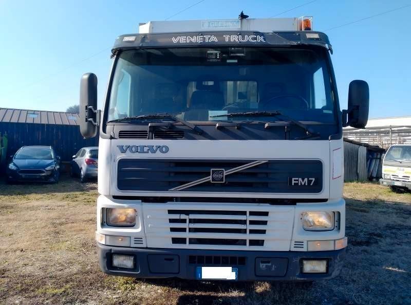 VOLVO FM7 290 R 4X2 COMPATTATORE CON CARICO POSTERIORE