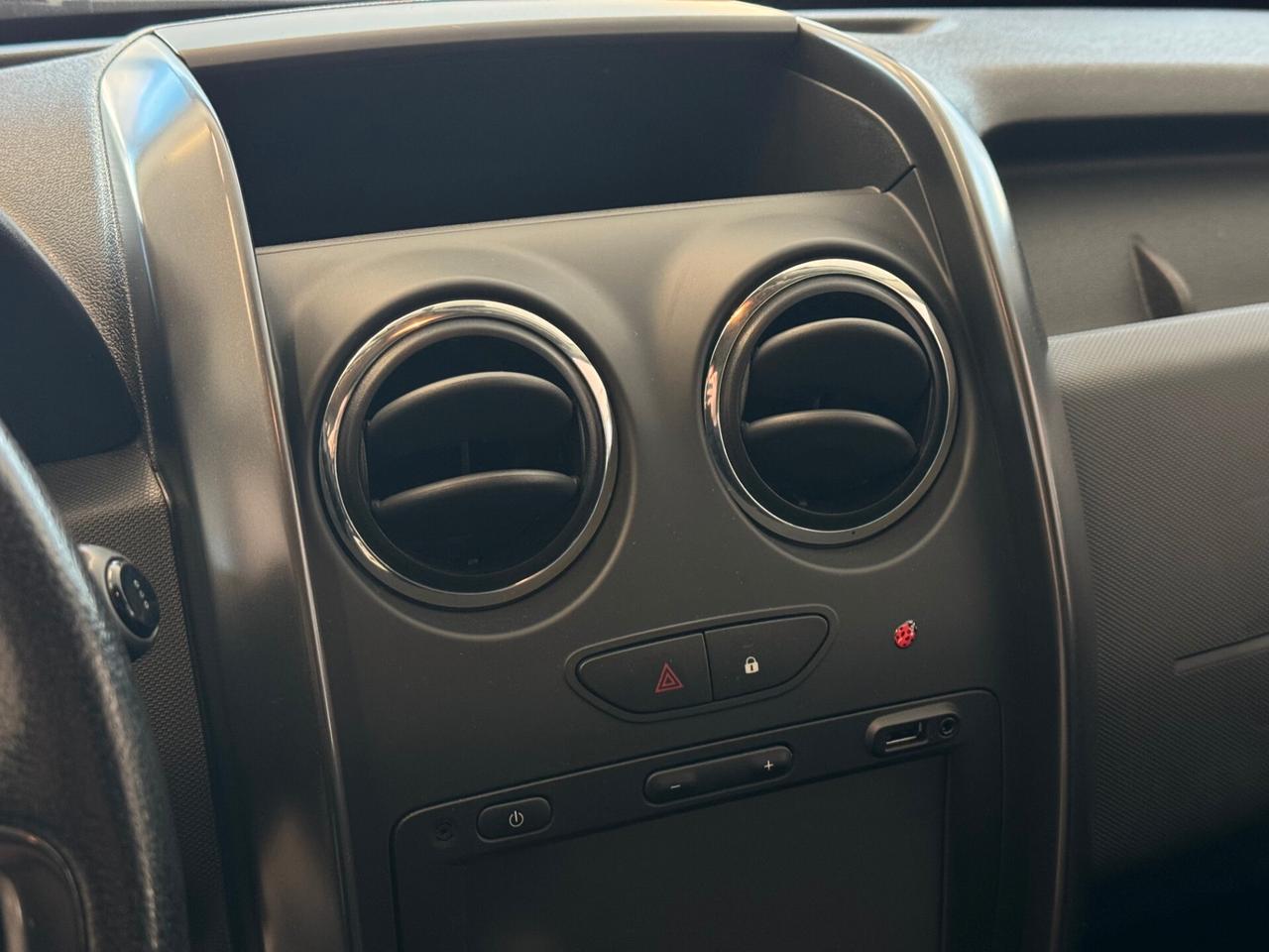 DACIA DUSTER 1.5cc 110CV 4x2 GANCIO TRAINO