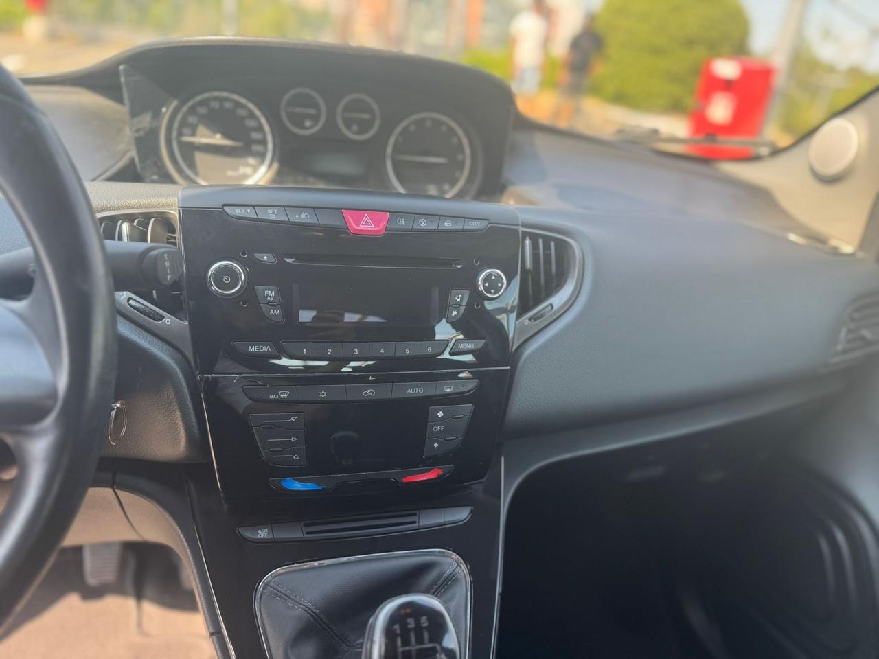 Lancia Ypsilon 1.2 69 CV 5 porte S&S Platinum