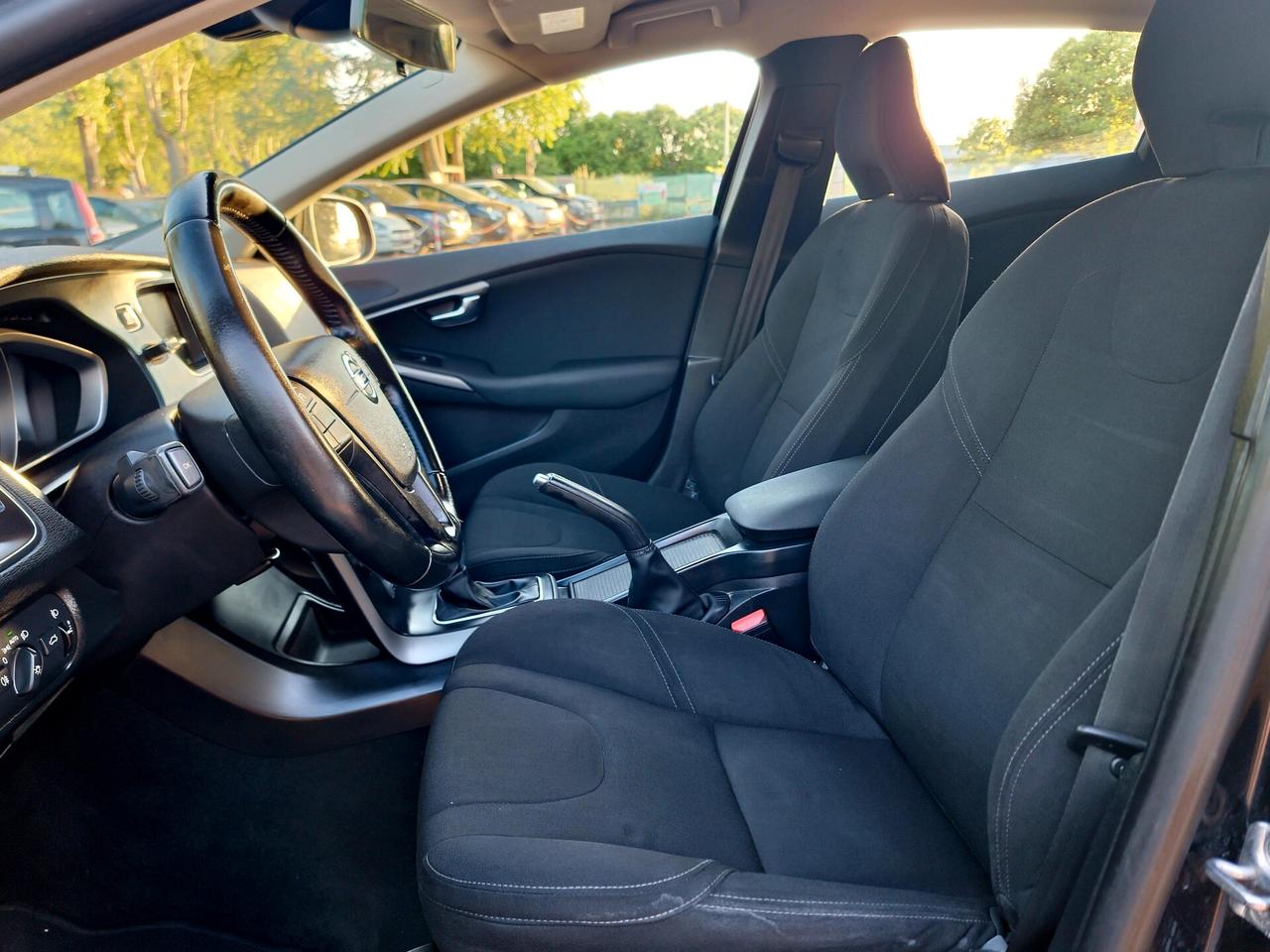 Volvo V40 D2 Geartronic R-design Momentum N1 2015-E6 NEO